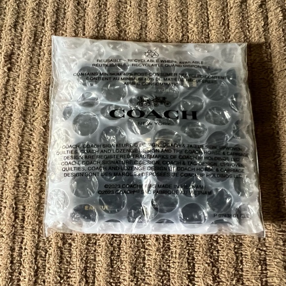 Coach Signature Enamel Stone Ear Cuff nwt in packaging - Picture 3 of 4